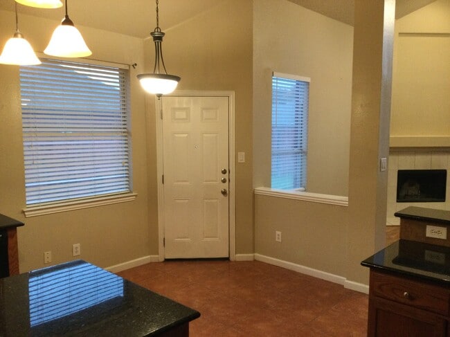 Building Photo - 2306 Valley Creek Dr