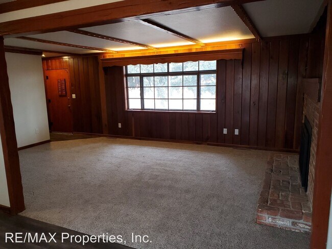 Building Photo - 3 br, 2 bath House - 1010 N. Farragut Ave.