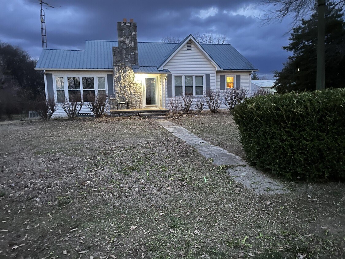 2450 Pembroke Rd, Hopkinsville, KY 42240 House Rental in Hopkinsville