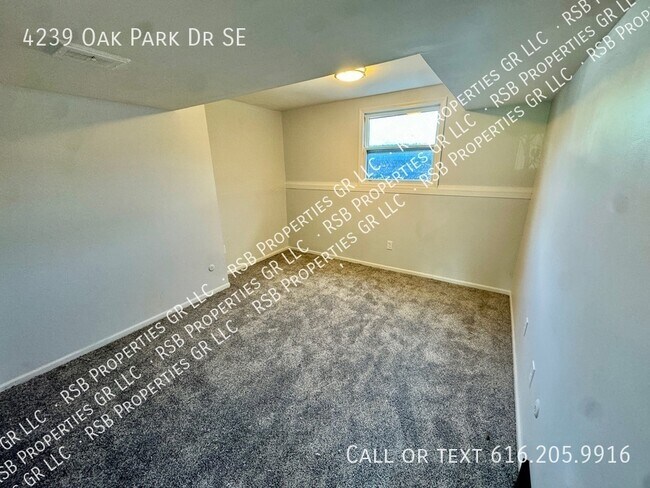 Building Photo - Renovated 2 bed, 1 bath, apartment