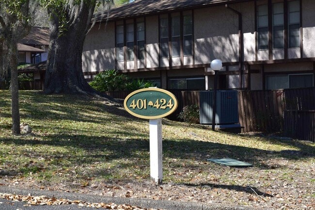 Building Photo - 409 Westwood Dr