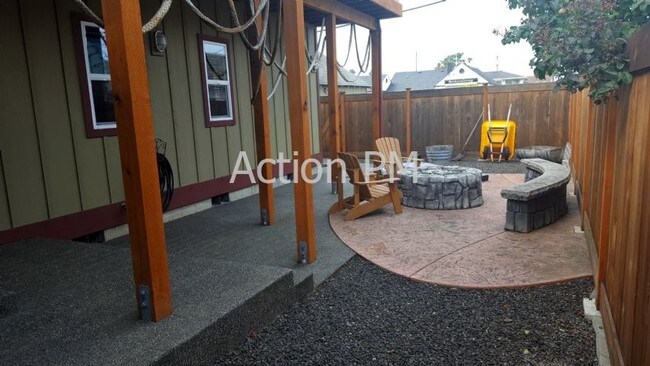 Building Photo - 218 W Bell St