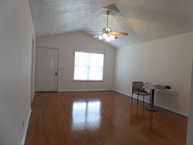 Building Photo - 2047 Horncastle Dr