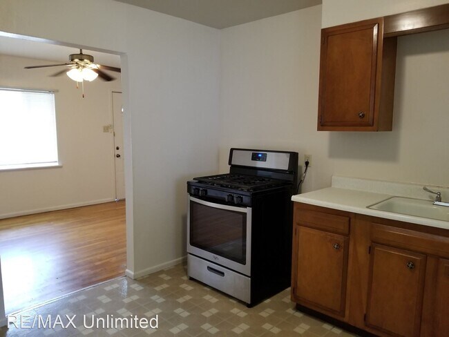 Building Photo - 2 br, 1 bath House - 723 W. Malone