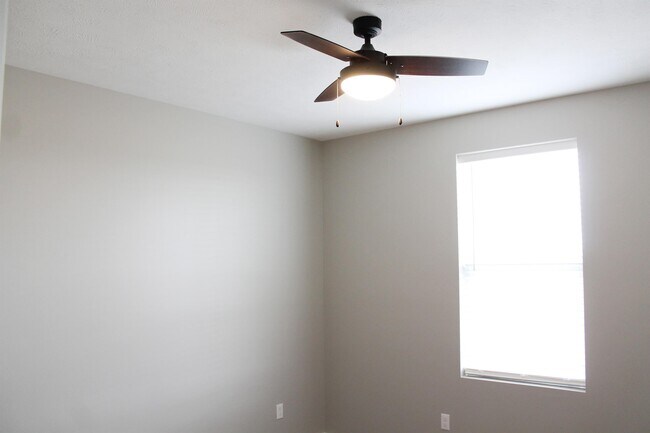 Building Photo - 1007 Sunrise Dr
