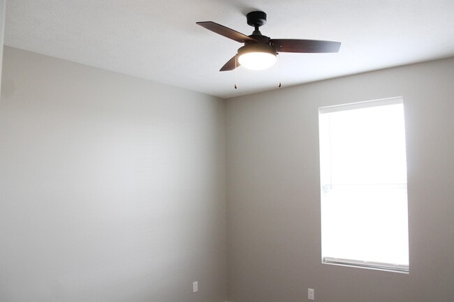 Building Photo - 703 Legacy Dr