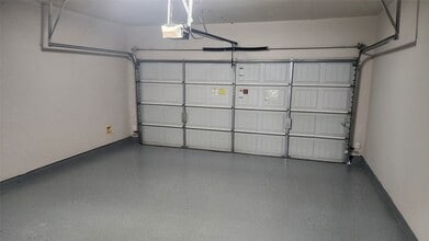 Building Photo - 11428 Hackmatack Way