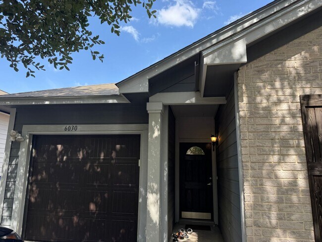 Building Photo - Move-In Ready 3-Bedroom Home Near the San Antonio Medical Center