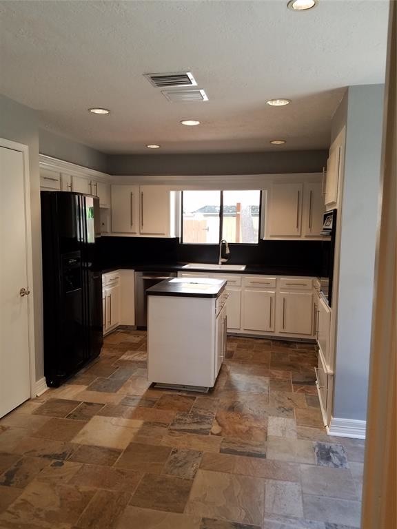 Building Photo - 8025 W Oakwood Ct