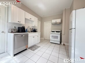 Building Photo - 72 Antwerp St