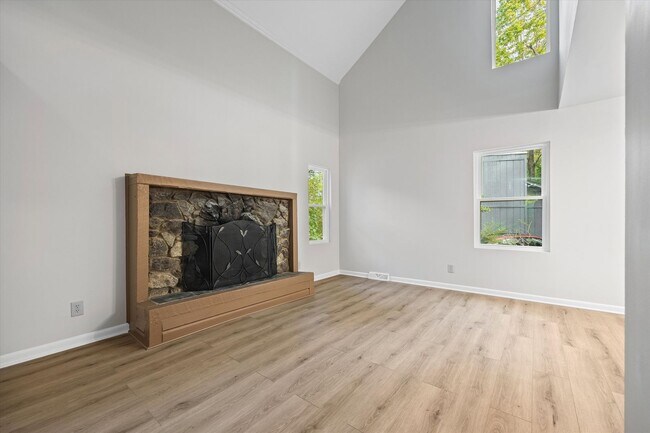 Foto del edificio - Beautifully updated and freshly painted 3-bed, 1.5 bath in Tega Cay!