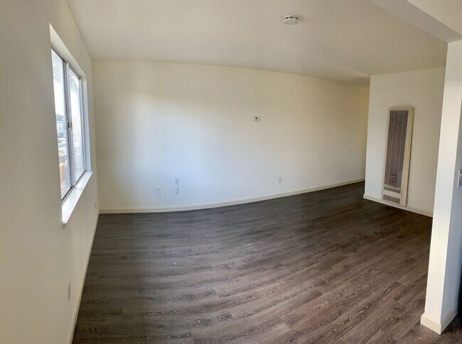 Building Photo - 156 Archer St