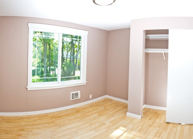 Building Photo - 1425 E Yesler Way