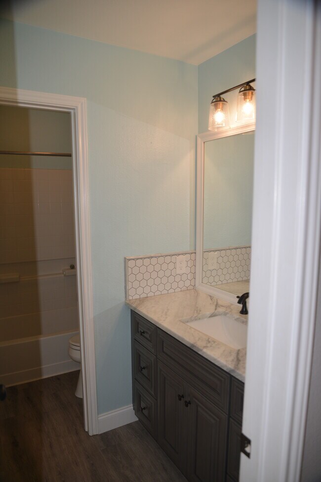 Foto del edificio - 11715 Oakwood Rdg