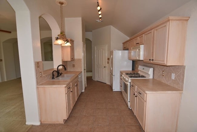 Building Photo - 32510 Decker Oaks Dr
