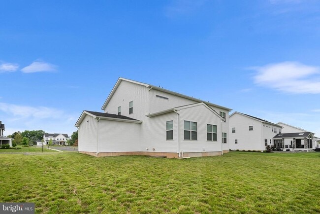 Building Photo - 2639 Hawthorn Dr