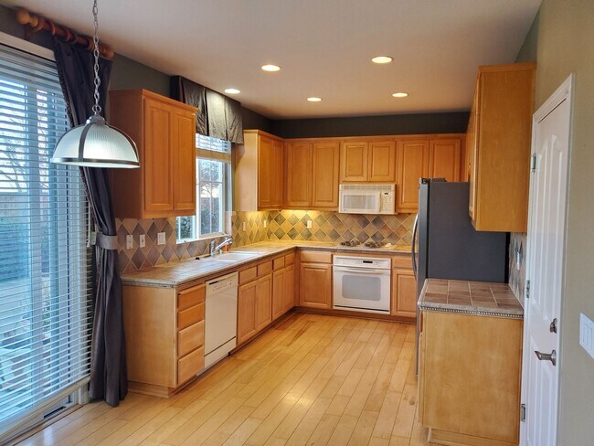 Foto del edificio - Huge 2 Bedroom House with separate Office ...