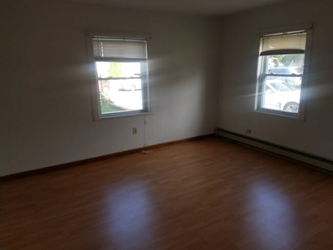 Building Photo - 46 Oliver St