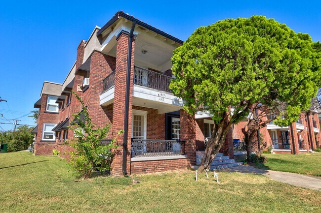 Building Photo - 1 bedroom, 1 bath apartment!