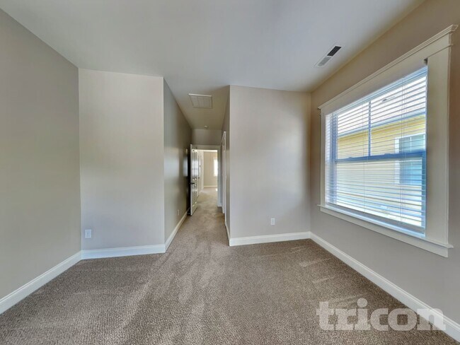 Foto del edificio - 13528 Swinton Rd