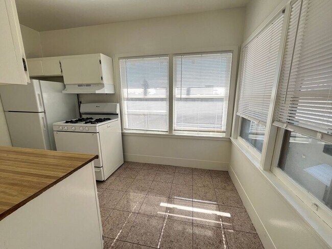 Foto del edificio - 282 Jayne Ave