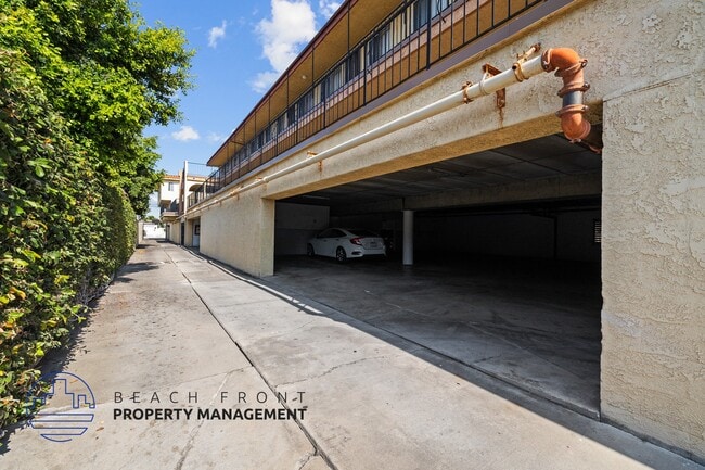 Building Photo - 13916 Cerise Ave.