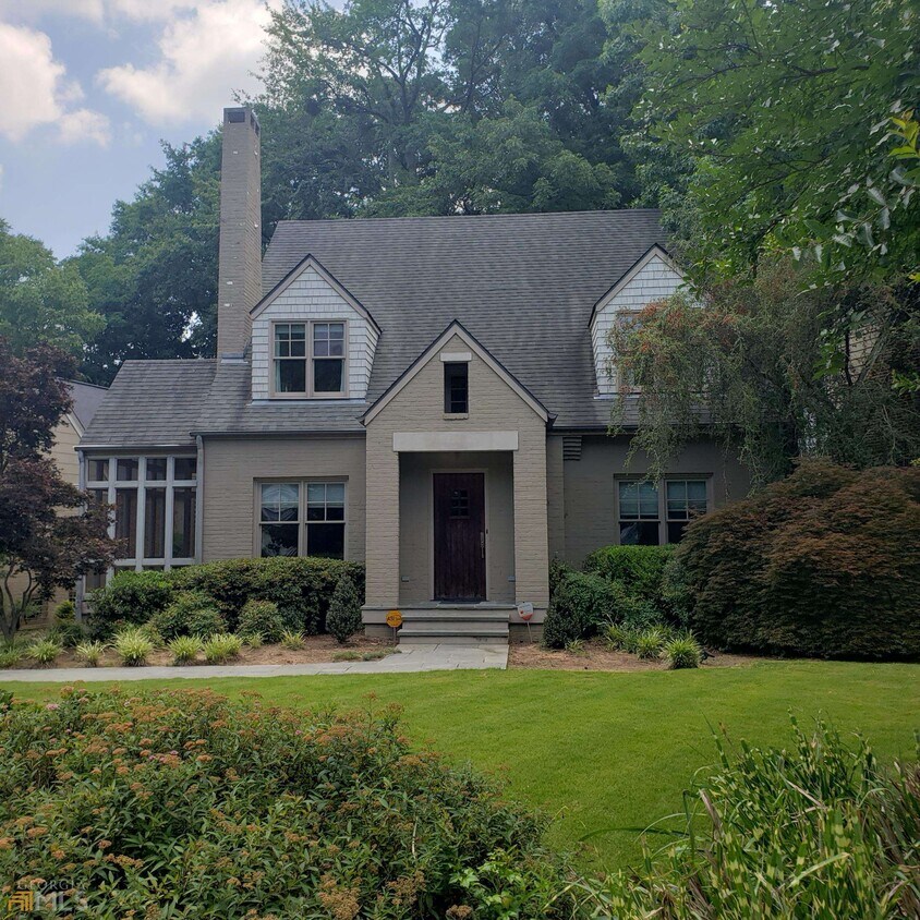 Primary Photo - 2875 N Hills Dr NE