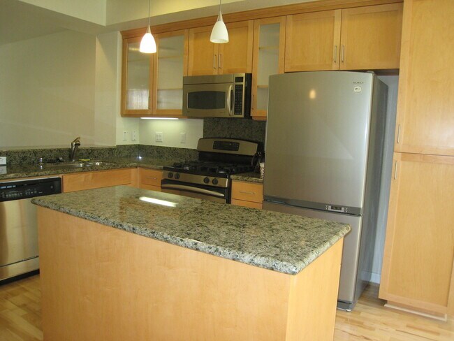 Building Photo - 575 Mariani Ln