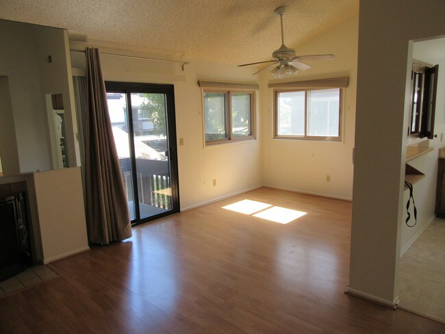 Living room - 6716 N Clybourn Ave