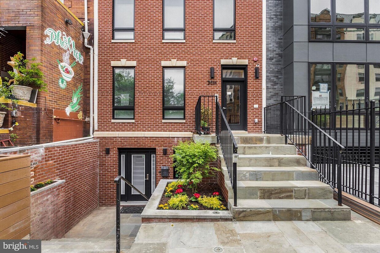 Primary Photo - 3511 14th St NW