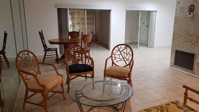 Foto del edificio - 5725 Fernley Dr E