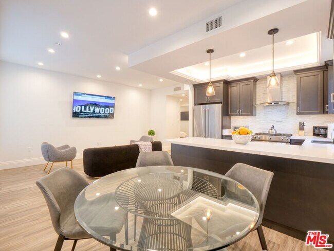 Foto del edificio - 8700 Chalmers Dr