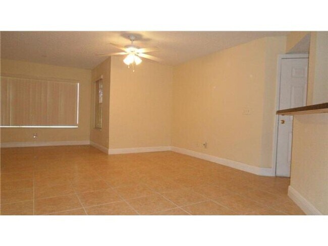 Foto del edificio - Remodeled 2 Bedroom / 2 Bathroom Condo wit...