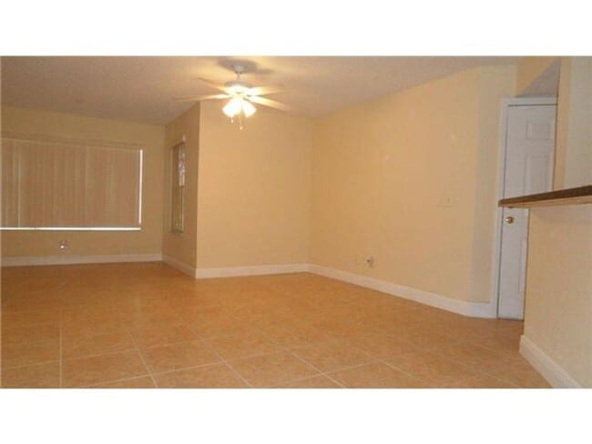 Building Photo - Remodeled 2 Bedroom / 2 Bathroom Condo wit...