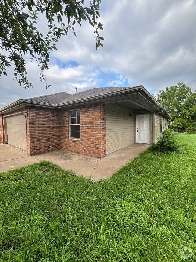 Building Photo - 3849 S Timbercreek Ave