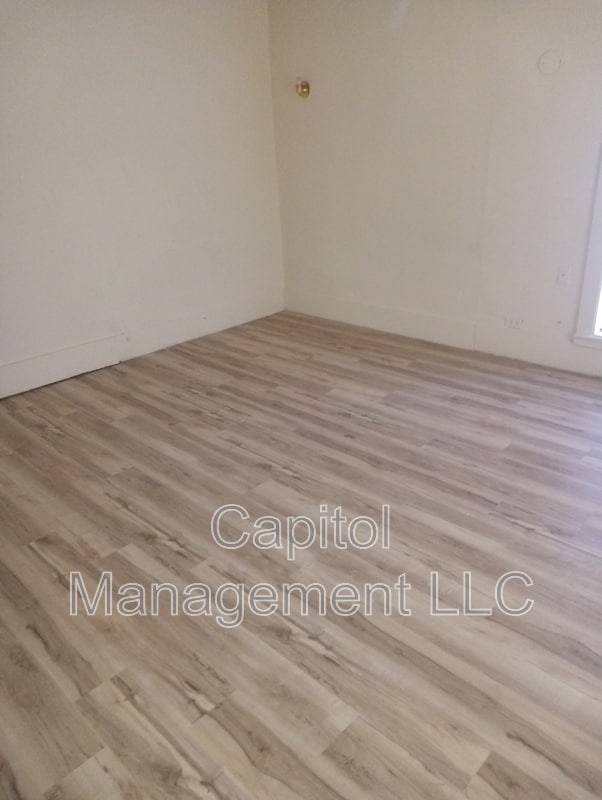 Photo - 917 Seymour Ave Apartment