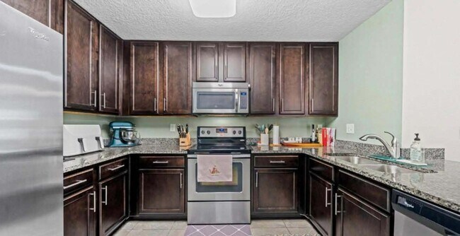 Foto del edificio - 213 Larkin Pl