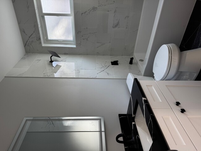 Building Photo - 623 N Hamlin Ave