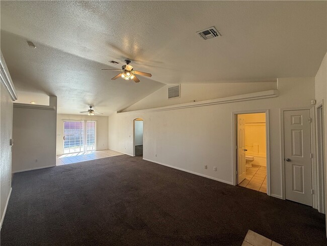 Foto del edificio - 3298 E Ames Ave