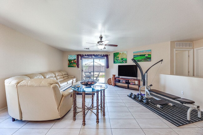 Foto del edificio - 1840 N Parkside Ln