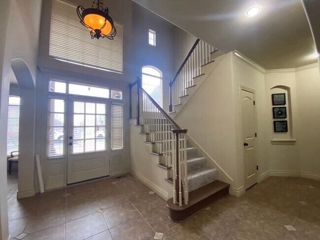 Building Photo - 3605 N Narcissus Ave