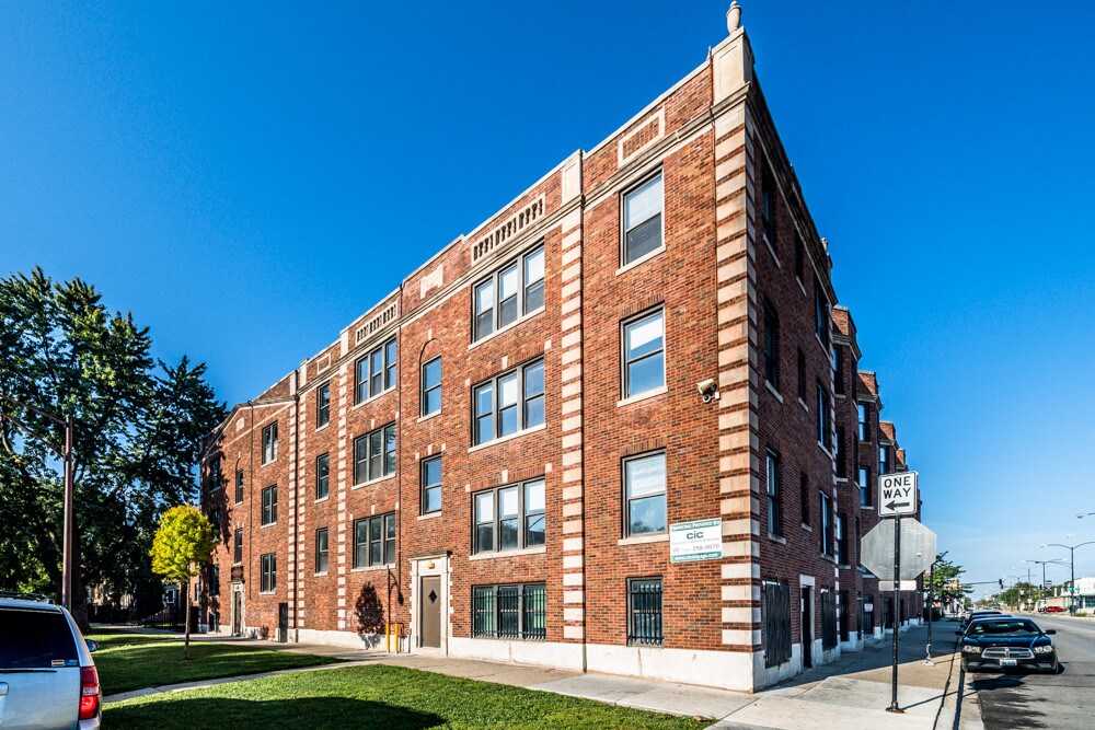 330 N Pine 330 N Pine Ave Chicago, IL Apartments for Rent in