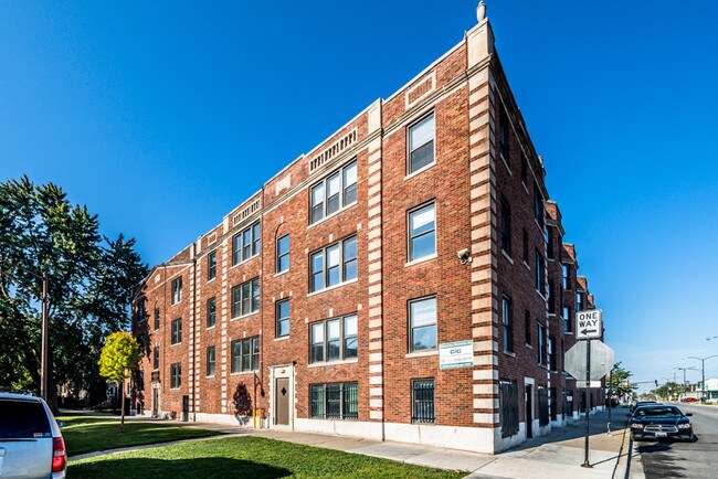 Foto del edificio - 330 N Pine
