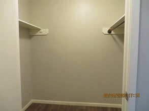 Building Photo - 8716 Club House Dr