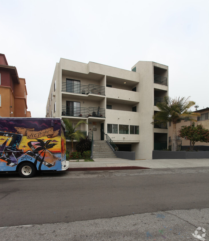Building Photo - 255 Loma Dr