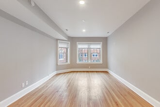 Building Photo - 948 Pleasant St