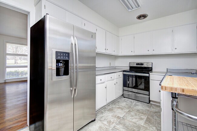 Building Photo - 4504 Woodlark Ln