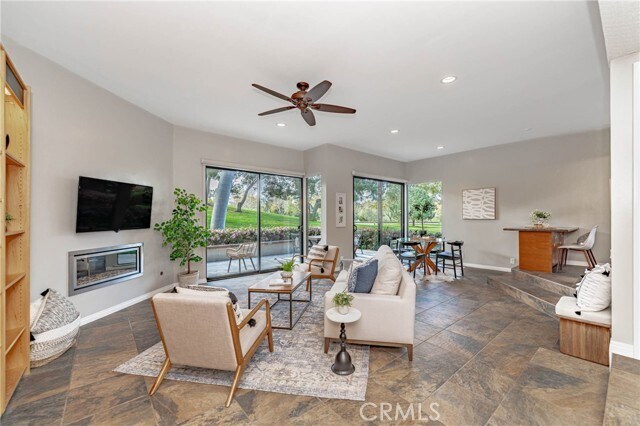 Building Photo - 48 Arboles