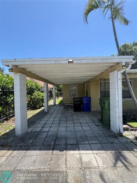 Building Photo - 1532 NW 3rd Ave