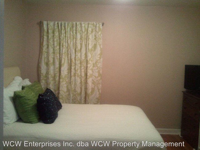 Building Photo - 841 SW Hedgewood Ave